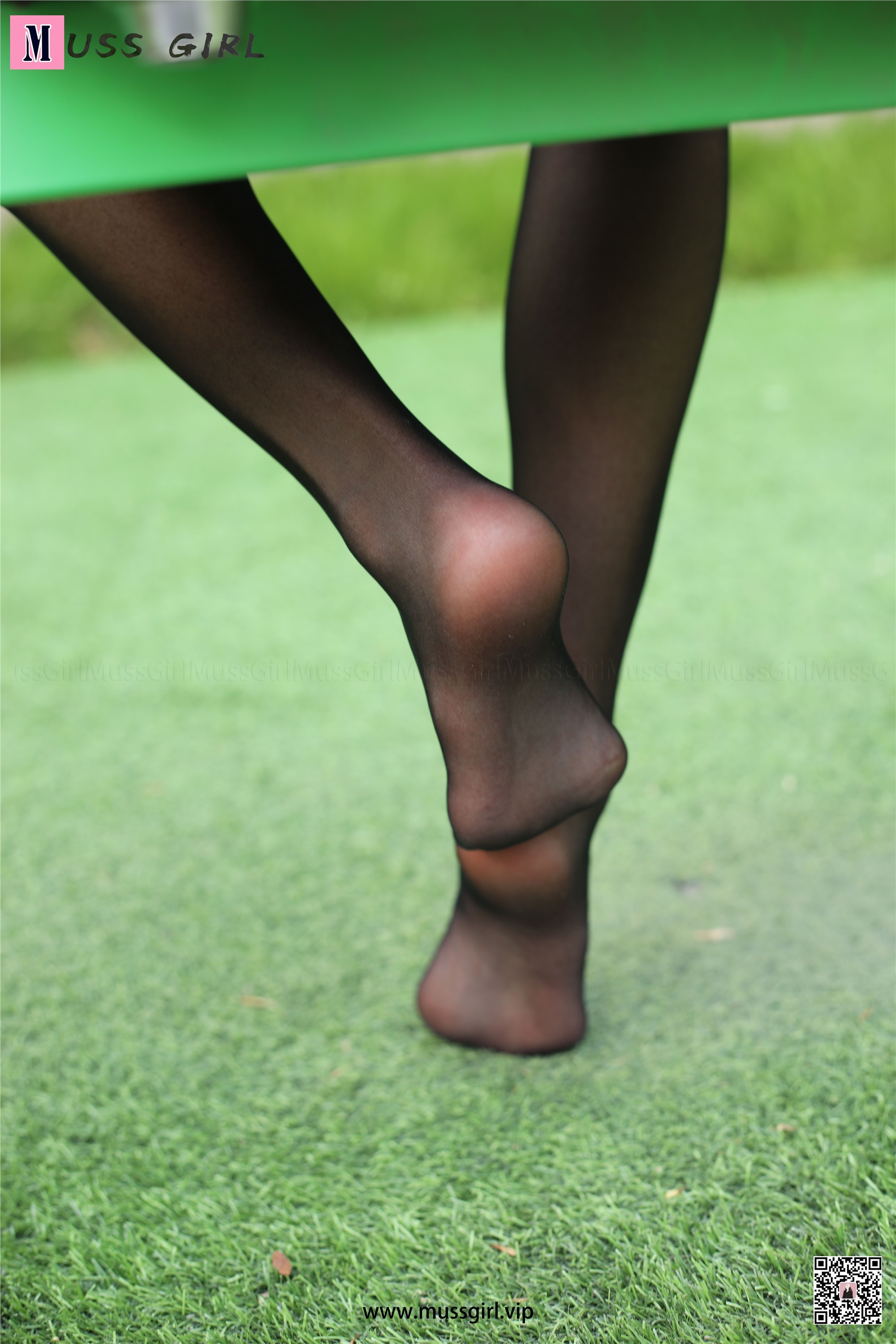 MussGirl慕丝女郎  NO.216 草地JK制服黑丝4